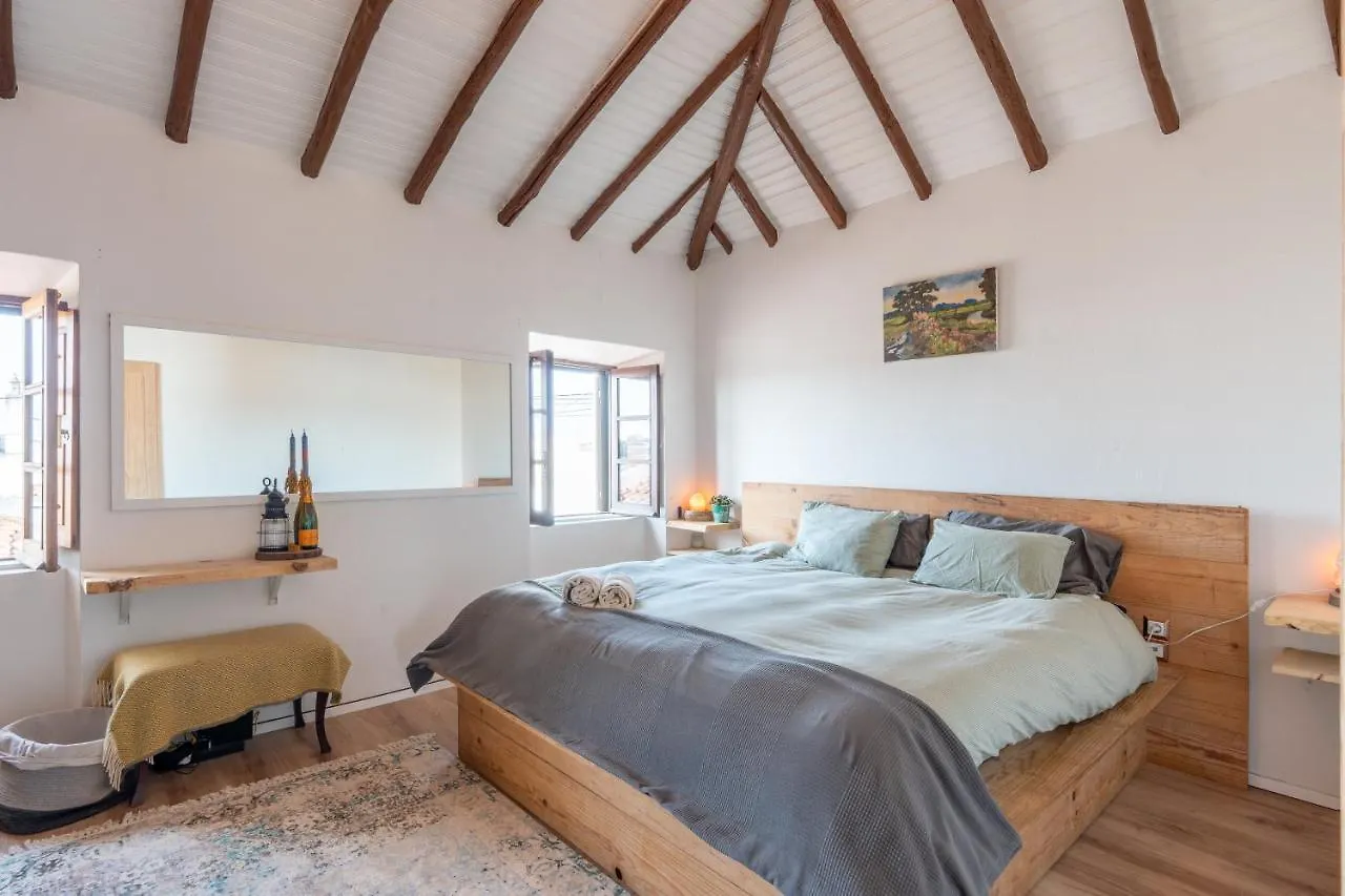 Casa Carina Espiche Bed & Breakfast